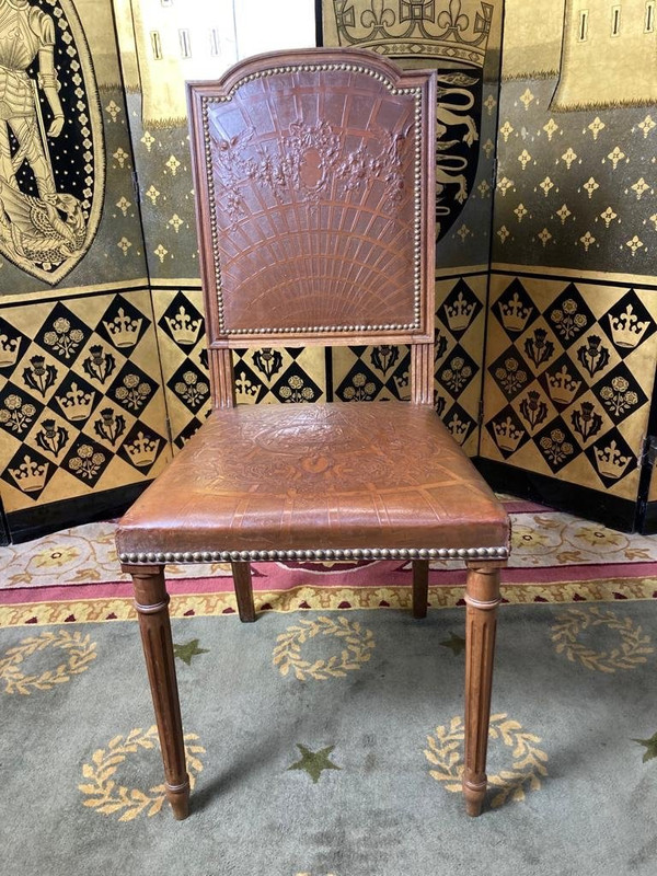 Suite di 10 sedie in pelle in stile Luigi XVI