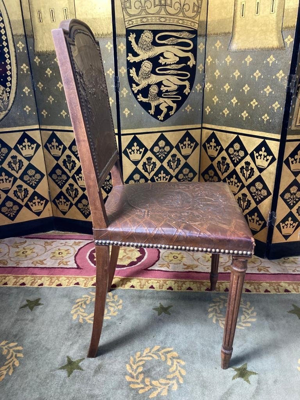 Suite di 10 sedie in pelle in stile Luigi XVI