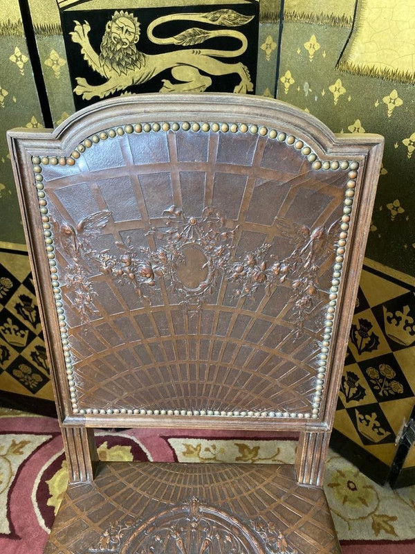 Suite di 10 sedie in pelle in stile Luigi XVI