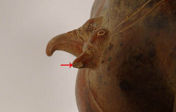 Präkolumbianische Skulptur Colima Mexiko Schamane stehend Stock Schlange Erde