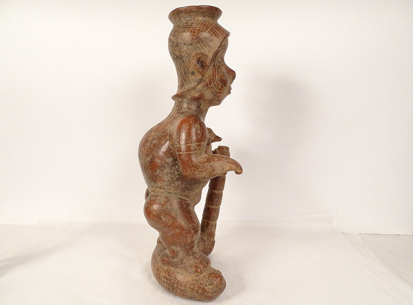 Präkolumbianische Skulptur Colima Mexiko Schamane stehend Stock Schlange Erde