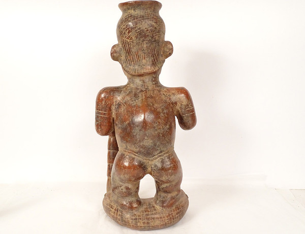 Präkolumbianische Skulptur Colima Mexiko Schamane stehend Stock Schlange Erde