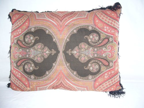 Cuscino e passamaneria in cashmere del XIX secolo