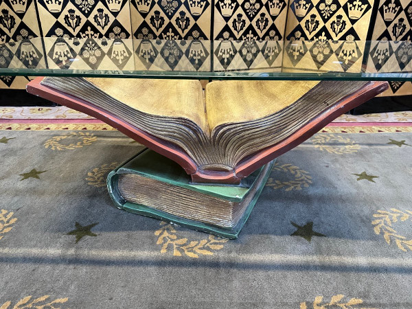 Table Basse Avec Pieds En Forme De Livres « conte »