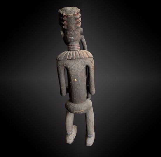 SCULPTURE d'un DIGNITAIRE Culture Bamoun, Cameroun Première moitié du XXème siècle