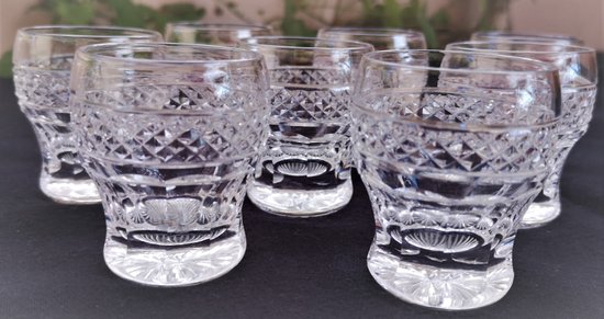 Service à liqueur modèle "Trianon" en cristal Saint-Louis (1 carafe + 8 verres)