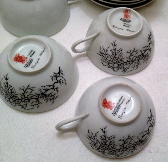 9 Tasses à thé porcelaine Limoges design Françoise Adnet pour Giraud&Brousseau