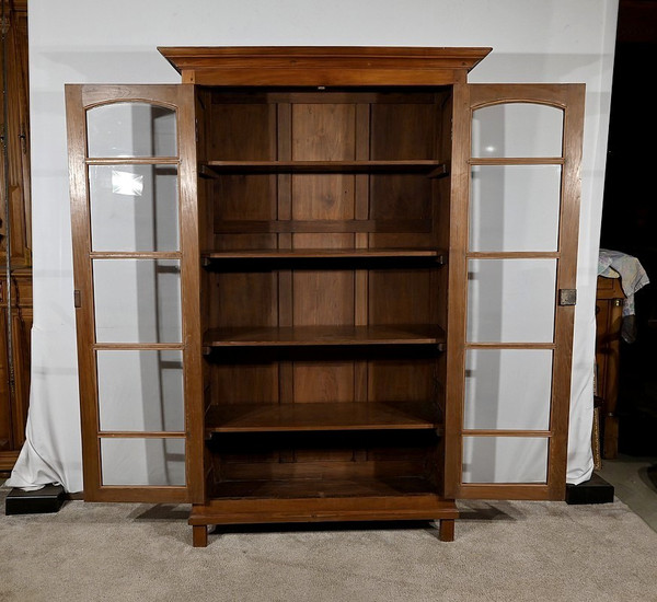 Pondicherry Showcase Library in Teak – 1900