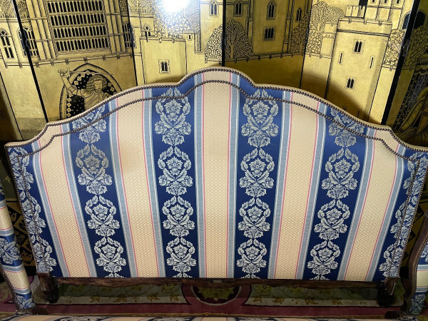 Letto imbottito in stile Luigi XV