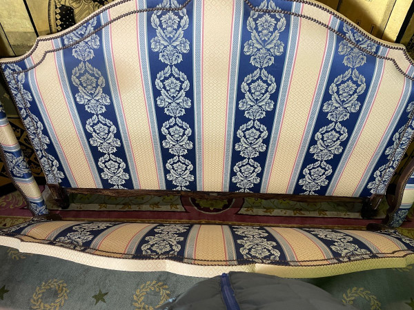 Letto imbottito in stile Luigi XV