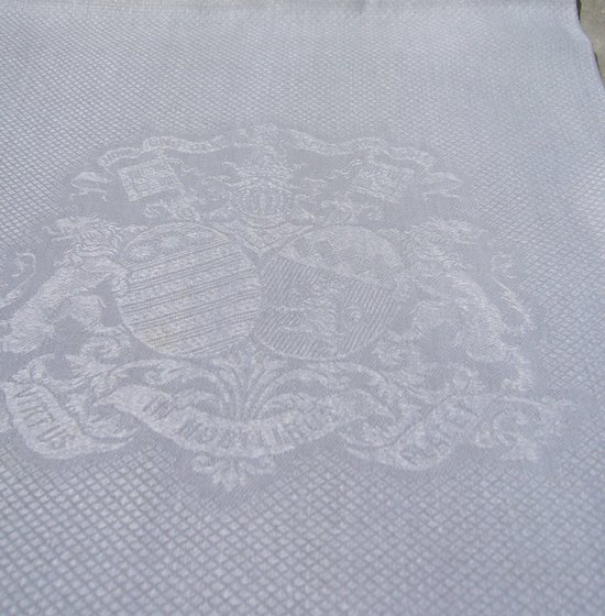 16 armorial napkins from the 19th century