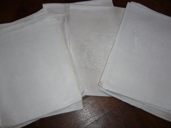 16 armorial napkins from the 19th century