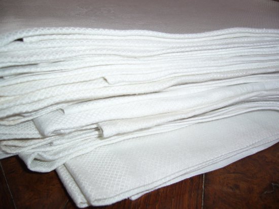 16 armorial napkins from the 19th century