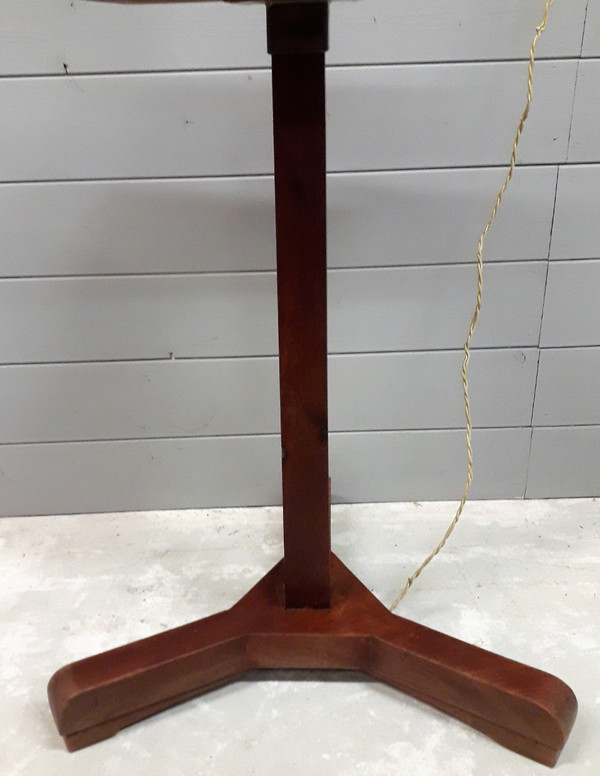 Lampada da terra in mogano con ripiano centrale anni '60 '70