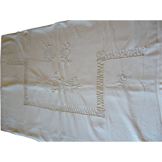 Drap ancien brodé