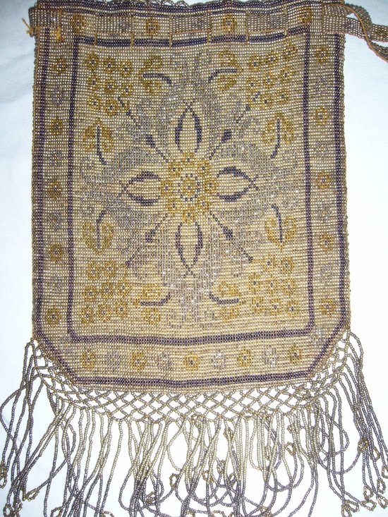 Réticule en sablé de perles vers 1910-1920