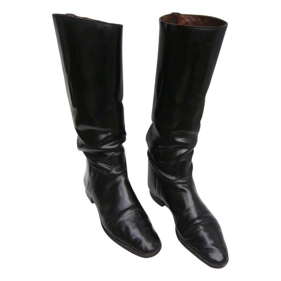 Paar alte Reitstiefel