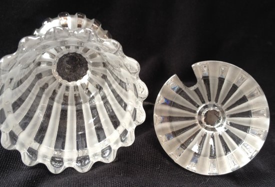 Crystal mustard bowl signed BACCARAT Art Deco