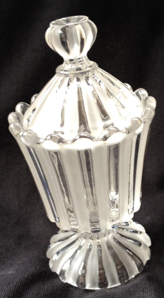 Crystal mustard bowl signed BACCARAT Art Deco