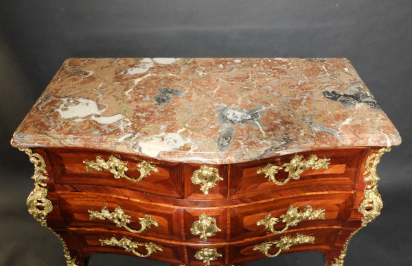 Tomb chest of drawers stamped by François Fleury - Louis XV period