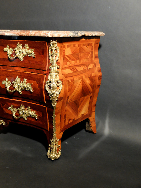Tomb chest of drawers stamped by François Fleury - Louis XV period