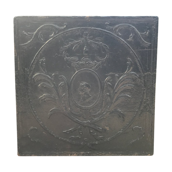 Belle plaque de cheminée anciennement fonte d'époque 18 ème Louis XVI (72 X 72,5 cm )