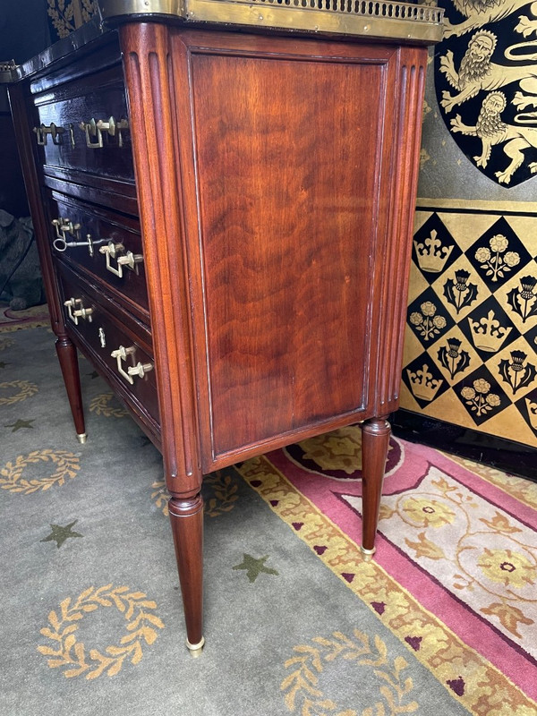 Commode En Acajou De Style Louis XVI