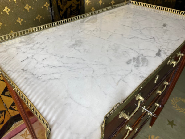 Commode En Acajou De Style Louis XVI