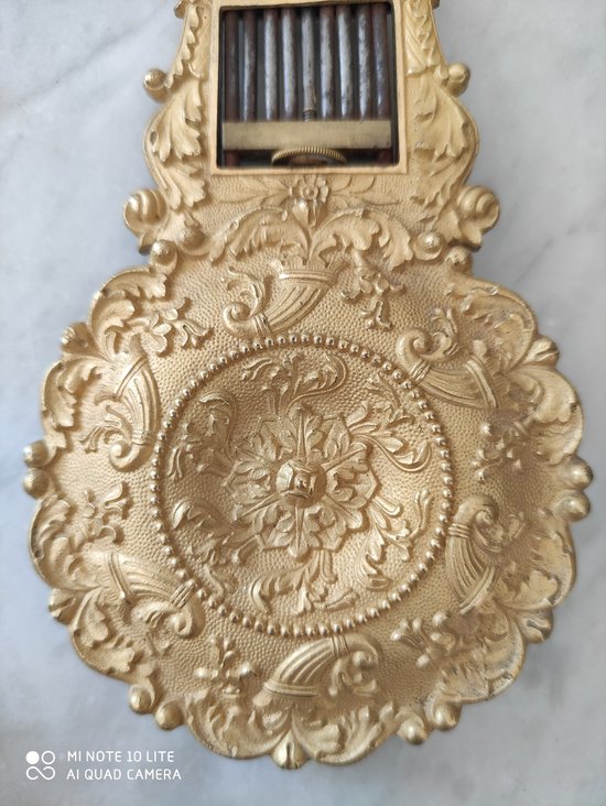 Religiöses Kartell und seine Basis aus Boulle-Intarsien - Signiert RAINGO FRERES - Außergewöhnliche goldene Bronzen