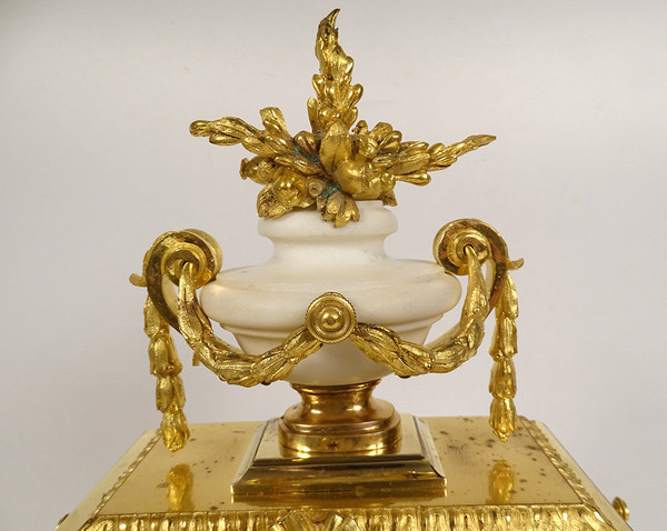 Orologio a gabbia Luigi XVI in marmo bianco e bronzo dorato Coppa Napoleone III XIX secolo