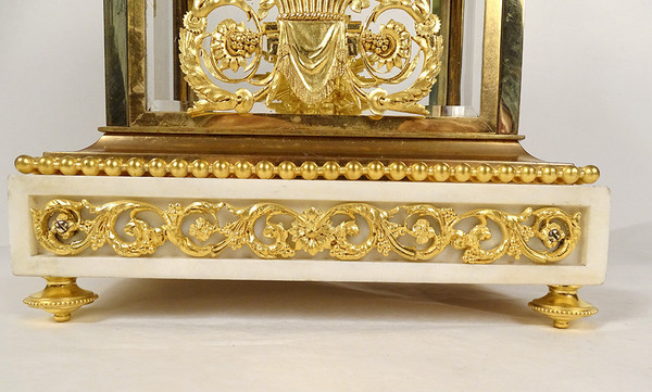 Orologio a gabbia Luigi XVI in marmo bianco e bronzo dorato Coppa Napoleone III XIX secolo