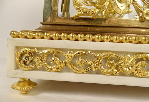 Orologio a gabbia Luigi XVI in marmo bianco e bronzo dorato Coppa Napoleone III XIX secolo