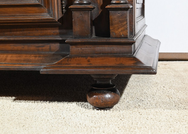 Small two-part sideboard in solid walnut, Renaissance style - Mid-19th century