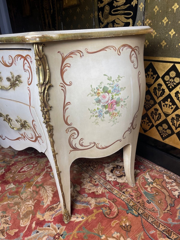 Commode De Style Louis XV En Bois Peint