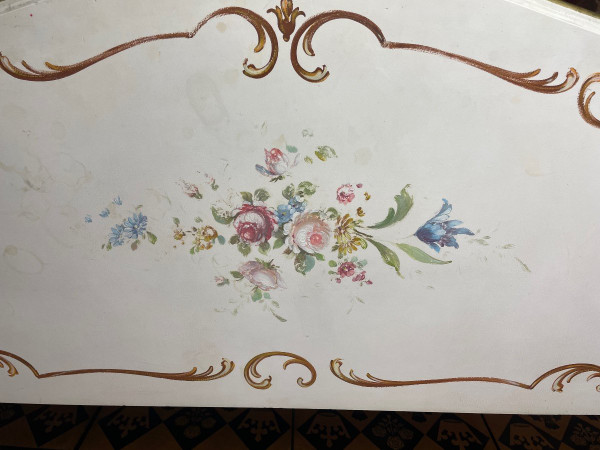 Commode De Style Louis XV En Bois Peint