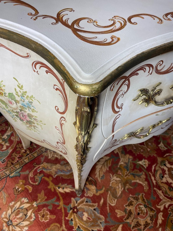 Commode De Style Louis XV En Bois Peint