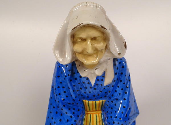 Large sculpture Nicot Faïence Henriot Quimper Old Woman Quenouille XXè