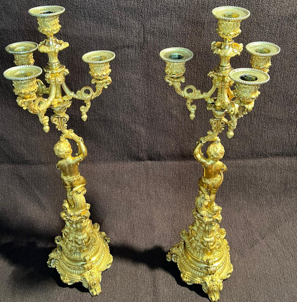 Coppia di candelabri Putti in bronzo dorato, XIX secolo