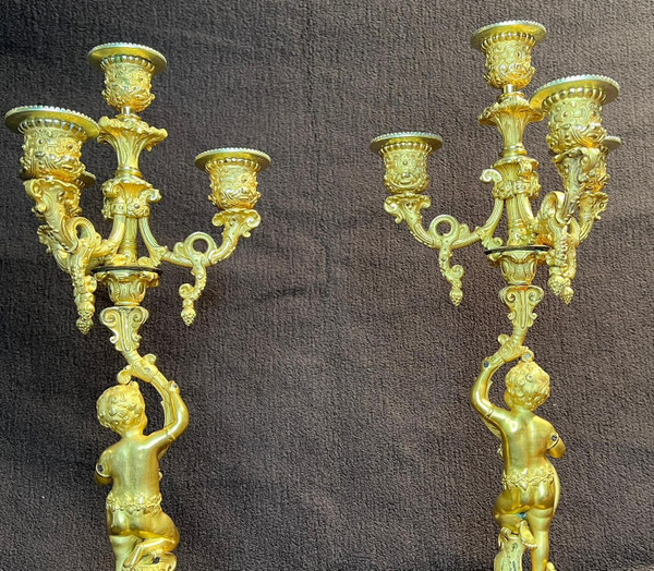 Coppia di candelabri Putti in bronzo dorato, XIX secolo