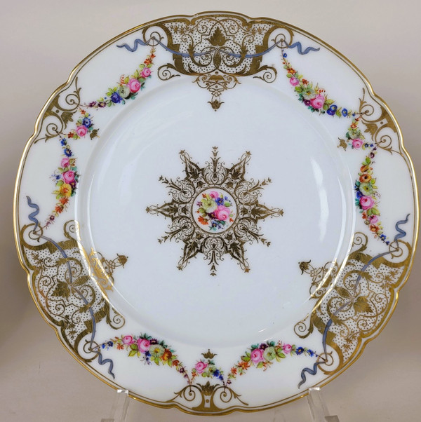  Macé, Sèvres, 12 Assiettes En Porcelaine, XIXème Siècle