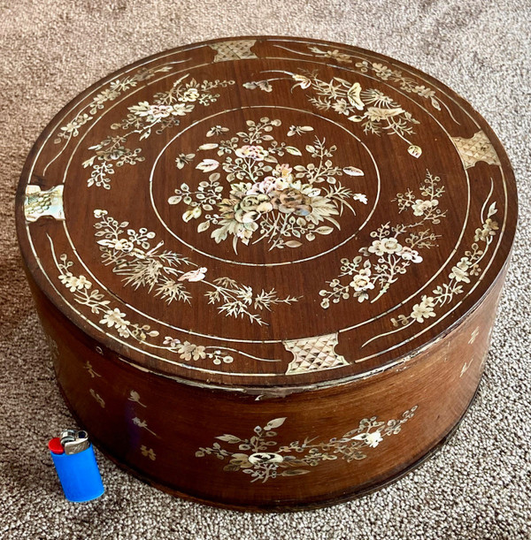 Vietnam, Fin Du XIXème Siècle, Début Du XXème Siècle, Coffret En Bois Marqueté De Nacre.