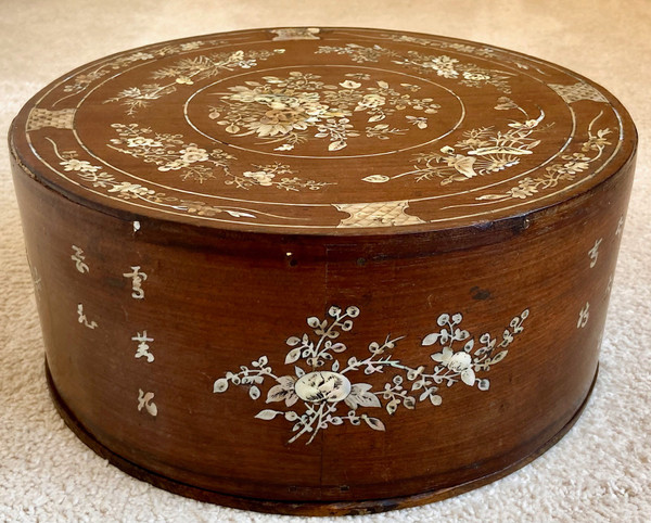 Vietnam, Fin Du XIXème Siècle, Début Du XXème Siècle, Coffret En Bois Marqueté De Nacre.