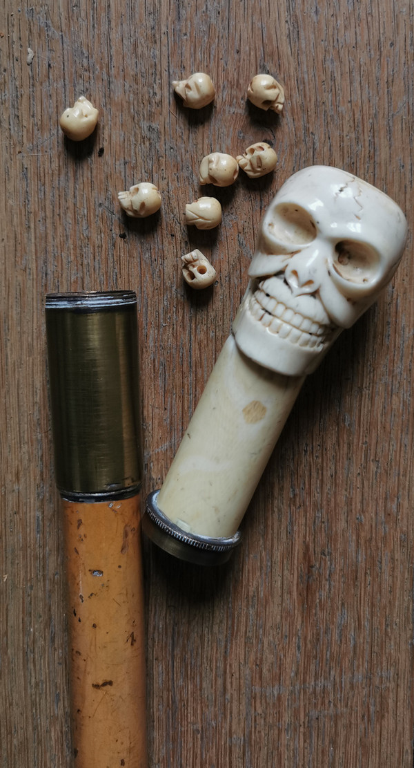 Stock Knauf Totenkopf a Fach
