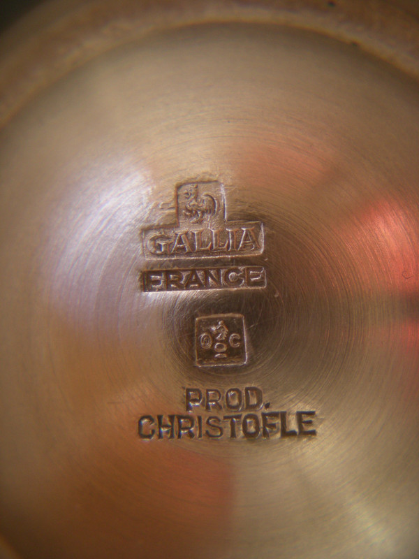 Graziosi timpani su piedistallo con motivo gadroon dell'orafo Christofle