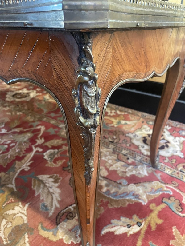 Couchtisch im Louis XV-Stil