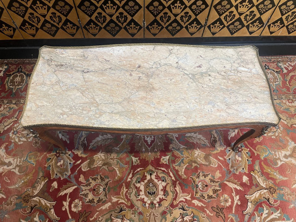 Couchtisch im Louis XV-Stil