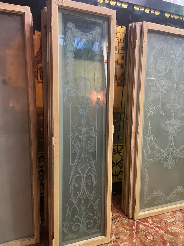 Ensemble De Fenêtres Anciennes Gravées à L’acide