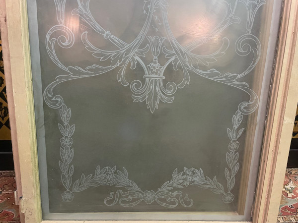 Ensemble De Fenêtres Anciennes Gravées à L’acide