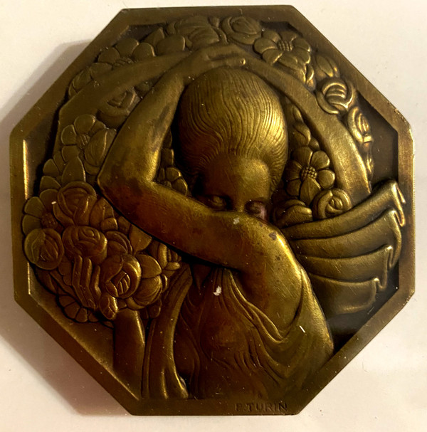 deux médailles en bronze art déco , montées sous verre en pendant dans un beau cadre carré