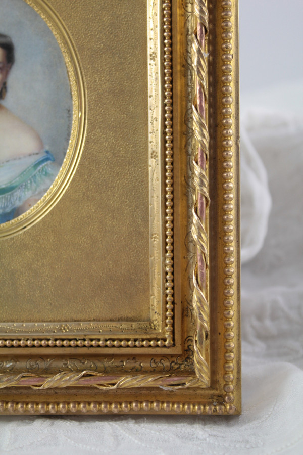 Miniature peinte de Louise Besnard (1816-1879) et cadre en bronze doré Picart